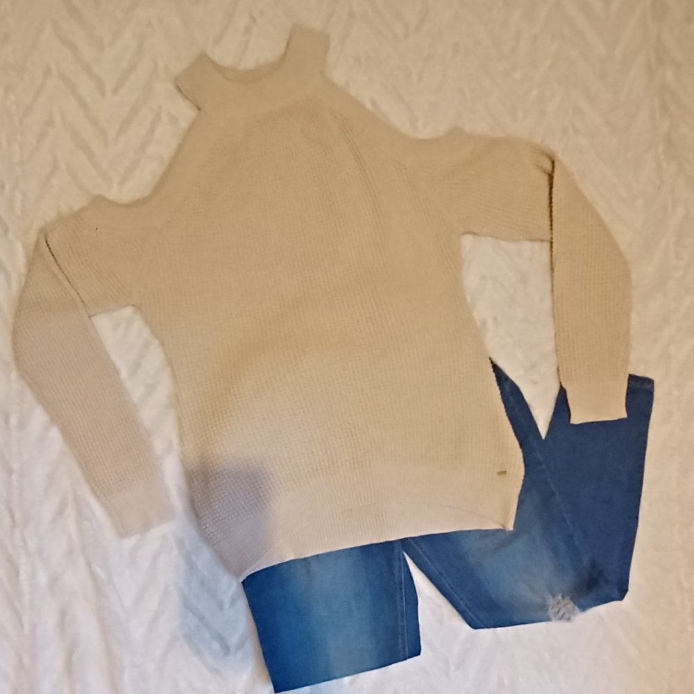 GUESS - Picture 2 of 2